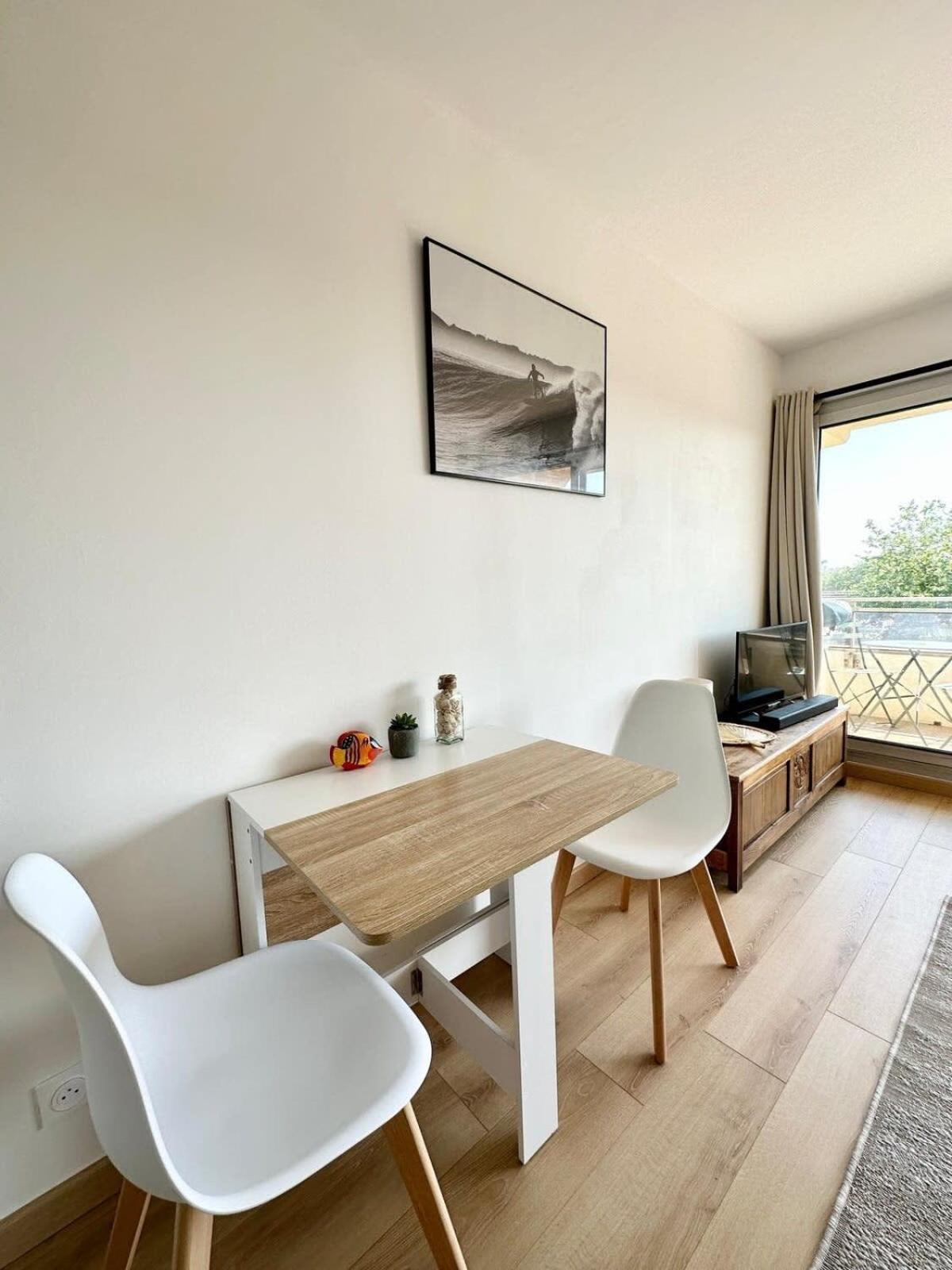 T2 Refait A Neuf A 2 Pas Du Bourg Et Des Plages Appartement